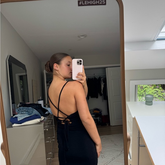 Black Simple Dress - Picture 3 of 3